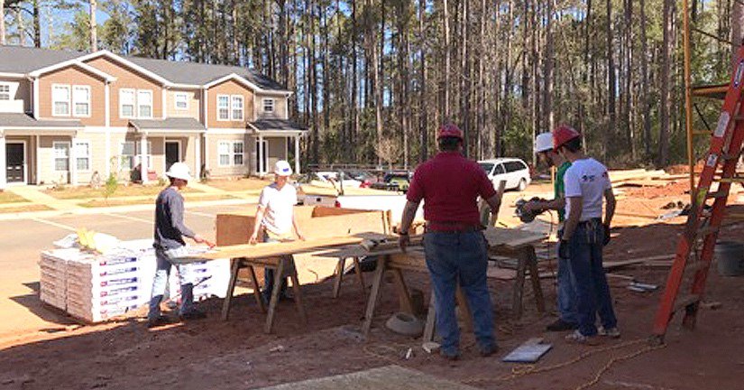 AgentOwlyy's tweet photo. Habitat for Humanity partners with NC State to build a record-breaking community. #GoodNeighbors https://t.co/2byiepmm2L https://t.co/HVYARoaGed