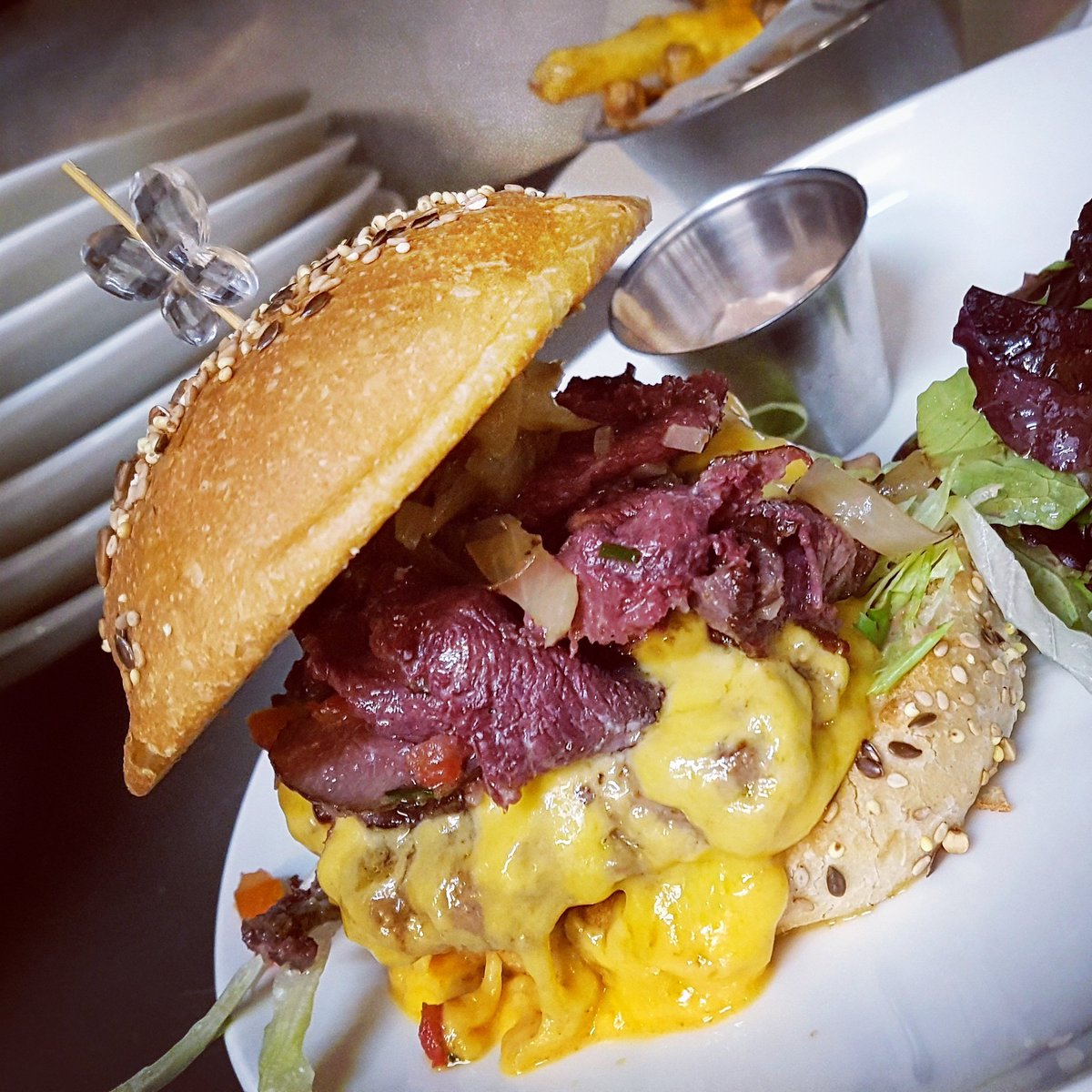_french_touch's tweet photo. Dernier service avant les vacances 😎 #Last #But #NotLeast #SouviensToi #LeteDernier #Holidays #DoubleBeef #TripleKiff #FrenchTouch https://t.co/xmKZvMzSmW