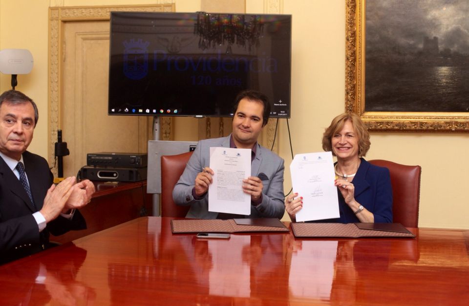 evelynmatthei's tweet image. La corporación de educación de @MuniConchali también heredó problemas financieros, hoy firmamos convenio con @ReneDeLaVegaF para colaborar.