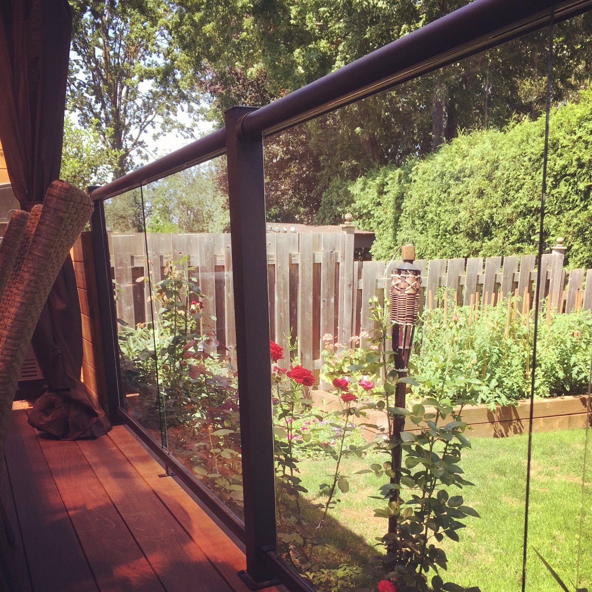 NationalDecking's tweet photo. Century Aluminum Railings available at https://t.co/HRUuJ5XZDk #CenturyRailings #NationalDecking #glassrailings #easytoinstall #DIY #decks https://t.co/YS2ml1N5S8