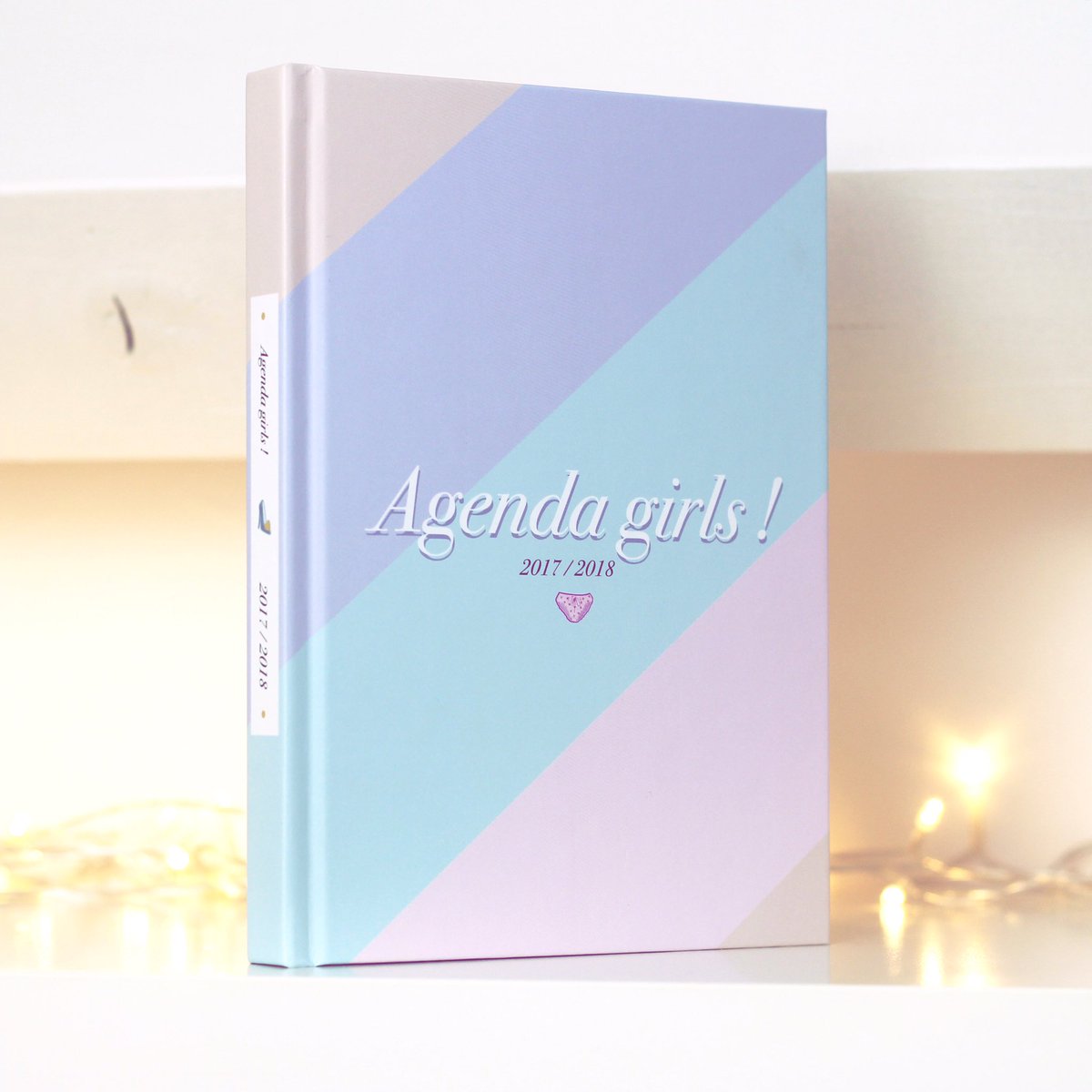 JulyWorldBeauty's tweet photo. 4 agendas @les_filles_a sont à gagner sur mon Instagram 👯💓 https://t.co/kDPitYvysr https://t.co/XLFQQZbTji