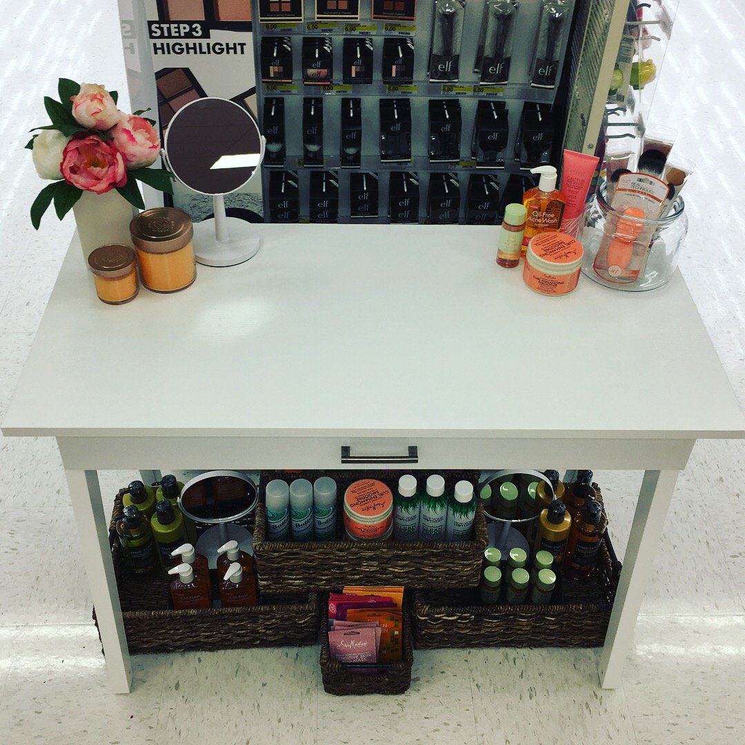 T2346vml's tweet photo. Our new makeup table is up &amp; running! Now we can do samples for guests while showcasing different products/brands @KColeman32 @OswaldDebbie https://t.co/FW5BNmoXcQ