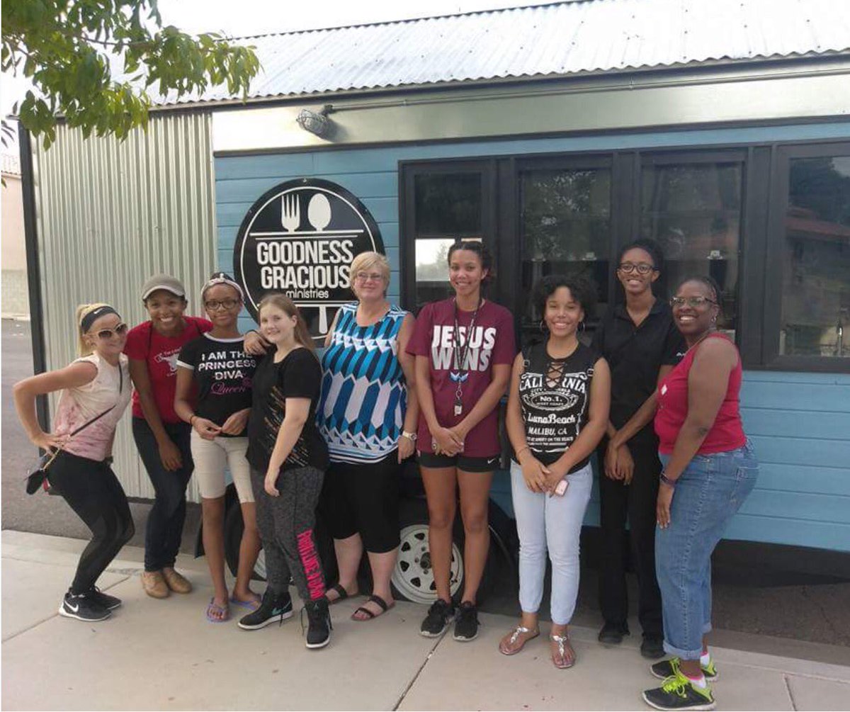 ccparadigm's tweet photo. Last Monday, we got to serve the homeless with Goodness Gracious Ministries. What a treat!

#servantlife #colorfullycandid https://t.co/C79lwkzwui