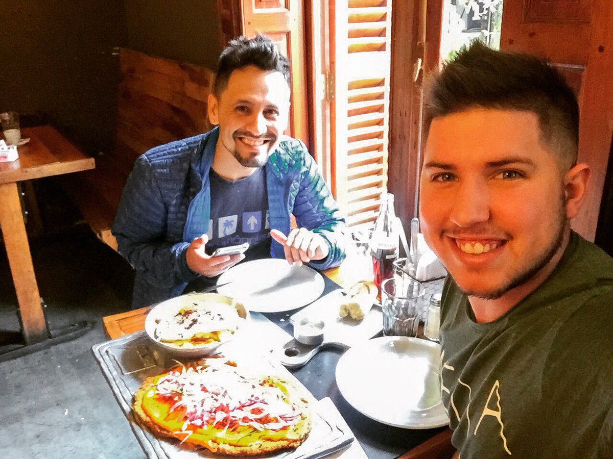 GermanVignoli's tweet photo. Almorzando con un amigo 🎙@NelsonAguirreOK https://t.co/AUfuv7XJhP