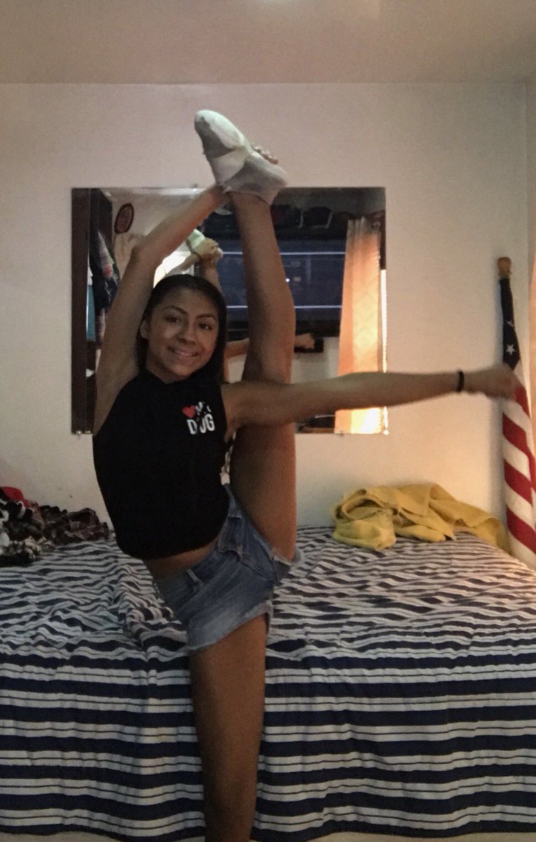 STAR_SrBlack's tweet photo. Giselle working hard on the week off from Star* #flexchallenge #thestarway #webees ⭐️👏🏼👏🏼👏🏼 https://t.co/gdR4VkXwcC
