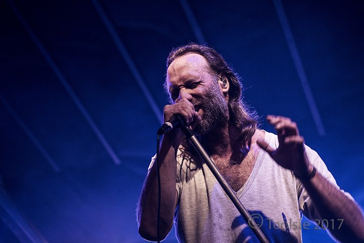 ToolsiePhoto's tweet photo. @reefband rock legends, headlining so many festivals this summer, always put on the best show and were fantastic @Blackthornfest https://t.co/2i8lkTwjKI