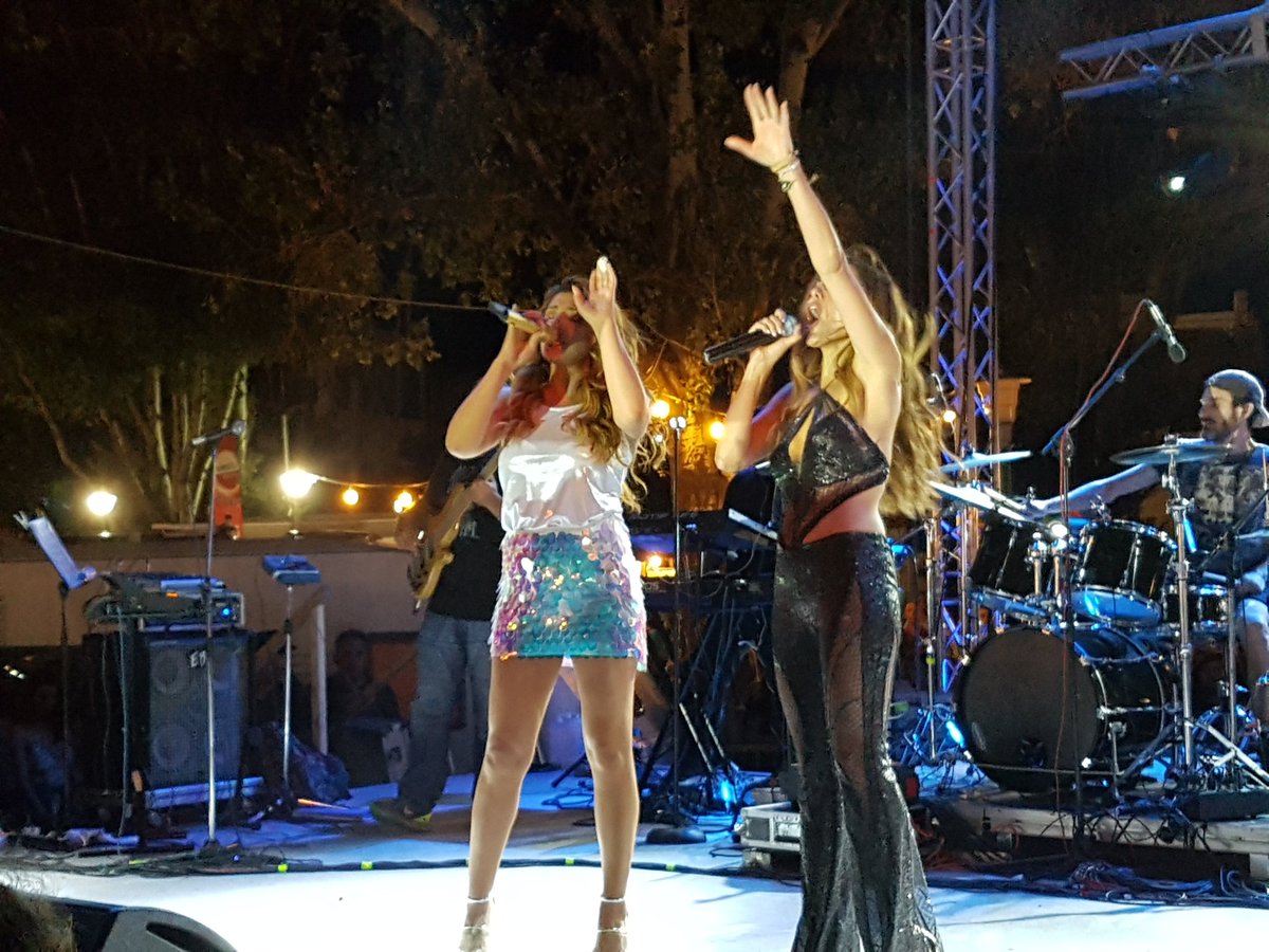 SotirisZampras's tweet photo. Summer Tour 2017 Δέσποινα Βανδή και Έλενα Παπαρίζου στην Αλεξανδρούπολη ❤️ @Desp1naVandi @paparizouhelena https://t.co/CL3Qb6nGGU