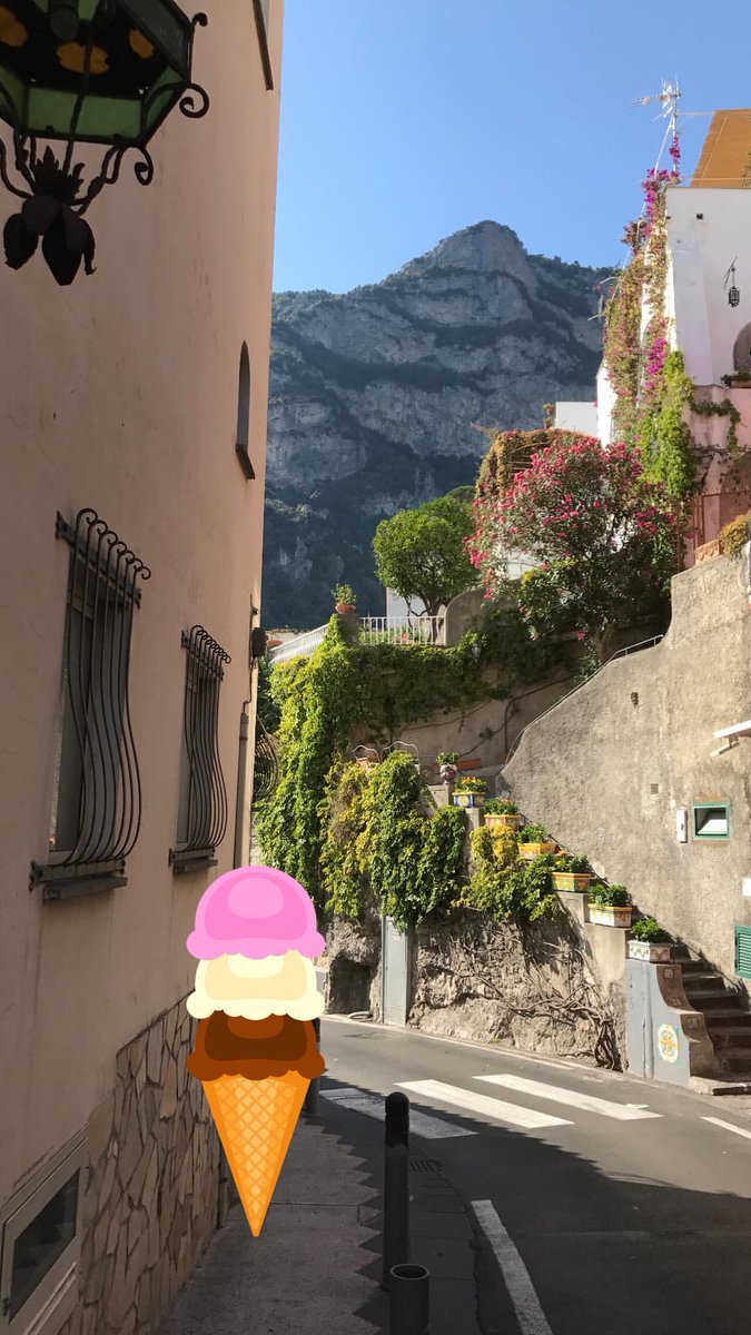 Merritt_ITA's tweet photo. #NEW: @merrittpattrsn is now in Positano 💫 I really hope you're enjoying our country, Mer! https://t.co/JyganyIq2A