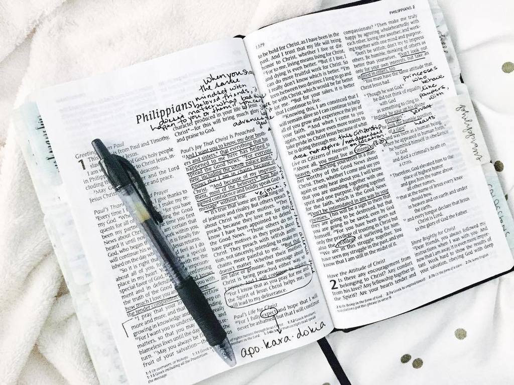 thejournalbible's tweet photo. "Above all, you must live as citizens of heaven" // philippians 1:27
#biblejournalingforjesus 
#biblejournalingcom… https://t.co/Uha0Eh9PTg https://t.co/1raWvscpx0