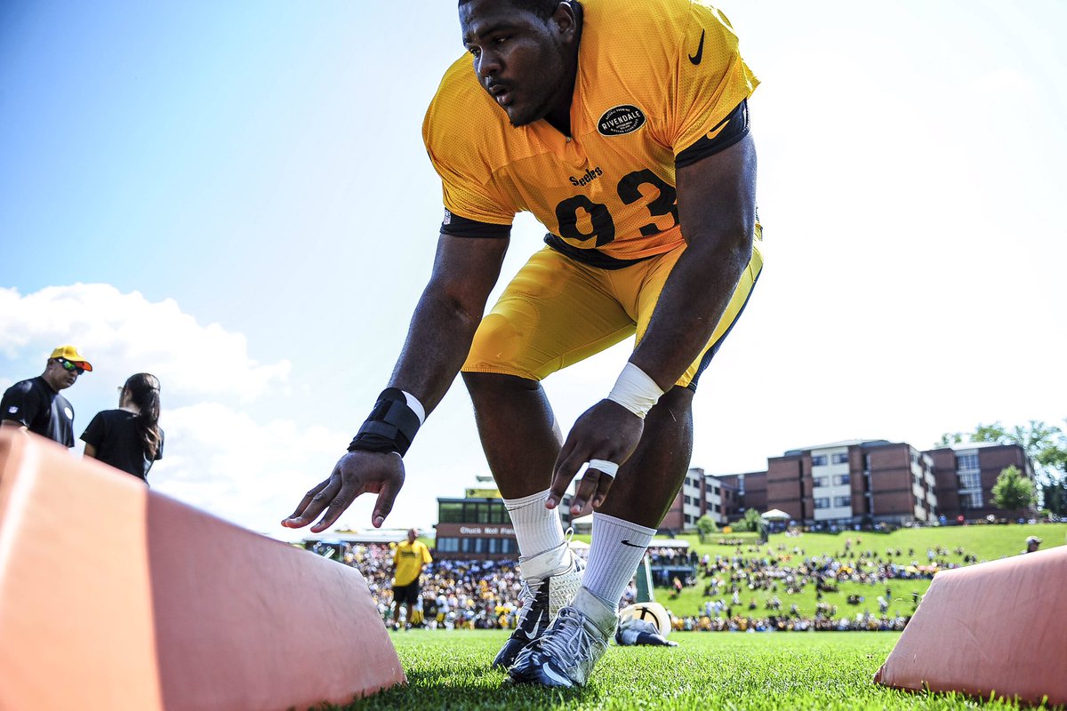 steelers's tweet photo. Fun in the sun. #CampLife https://t.co/z2Tyed8RKG