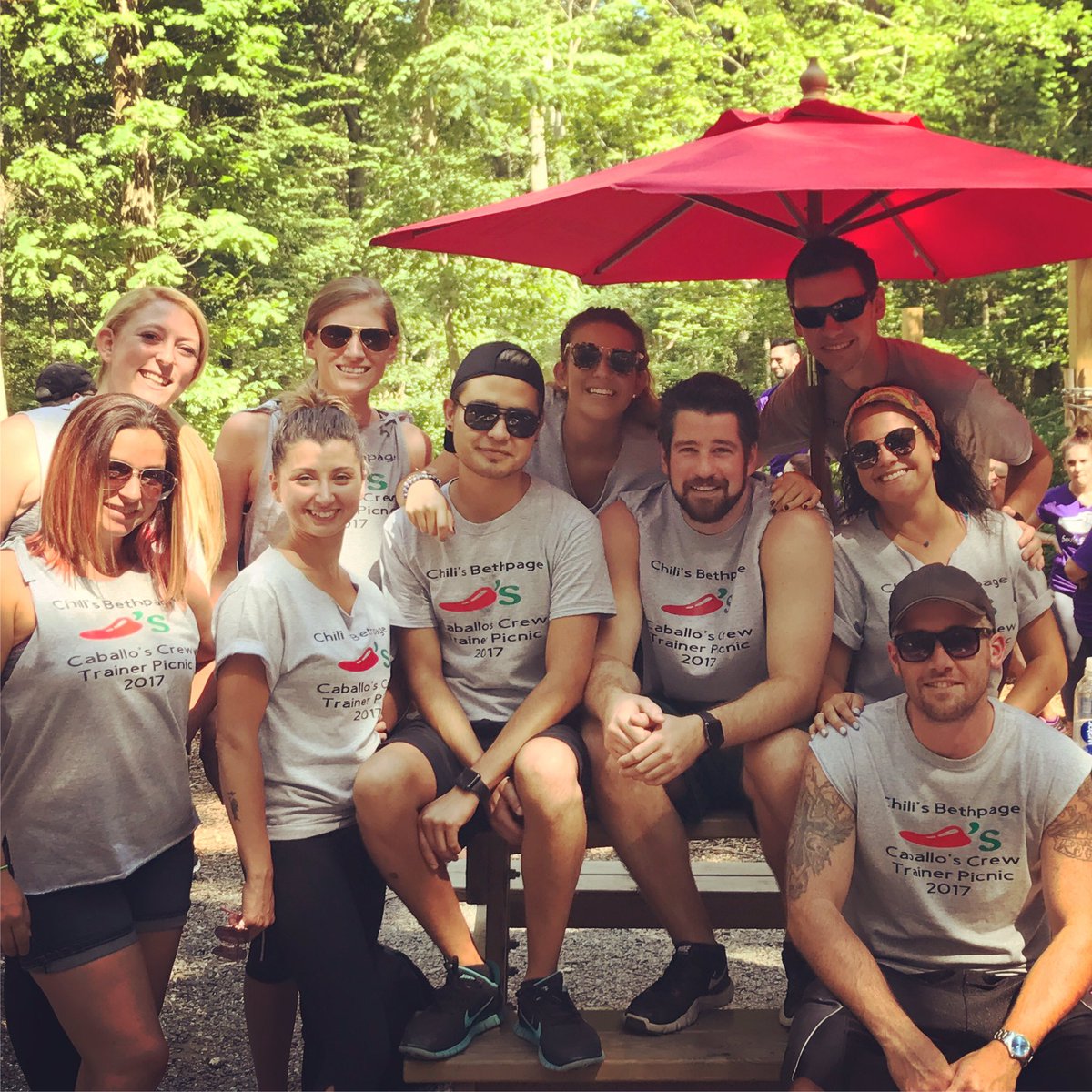 Klchops2's tweet photo. Frisina Area Trainer Picnic! #chilisLove #trainerouting #physicalwellbeing #teambethpage @ChilisJobs @joechiliman @zaza3579 https://t.co/UtZeVEXKHy