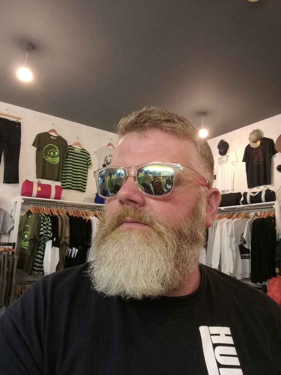 pchalmersuk's tweet photo. #beard #beasleys #cheapsunglasses #haircut #ilovehull https://t.co/GcPl168rCX