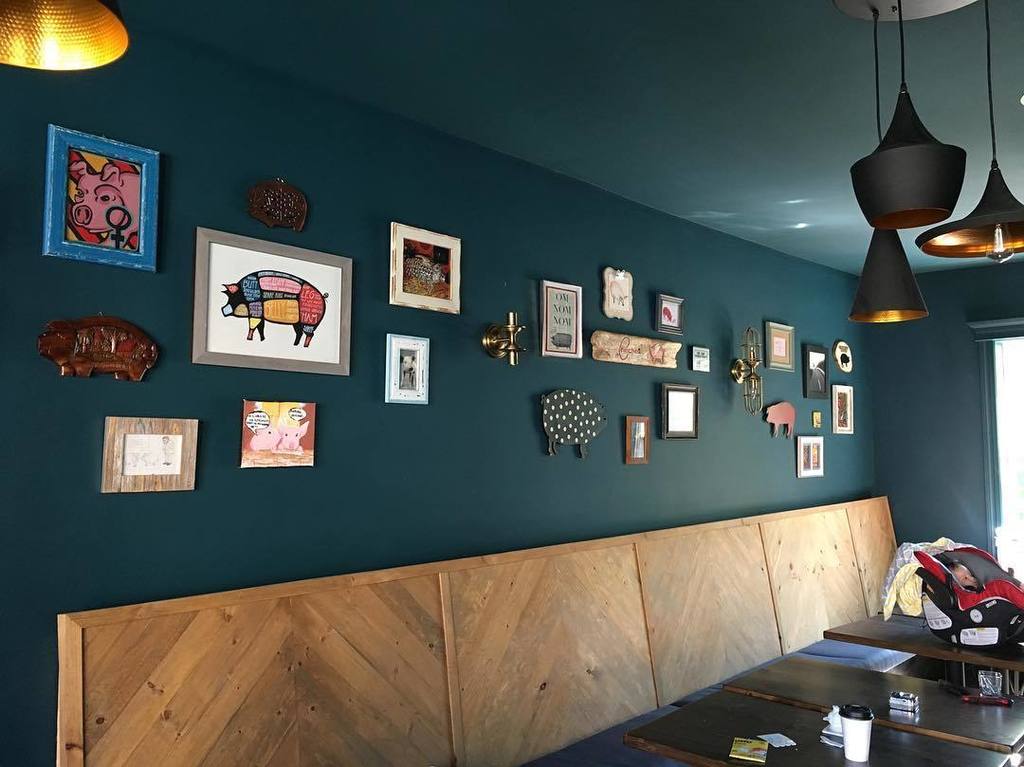 ChinchedBistro's tweet photo. Little by little #chinched2point0 is taking shape #pigwall amazing work by @seangormanbuilds @plank.design #coming… https://t.co/JW3AgGVAtz https://t.co/WTpI85T2Q0