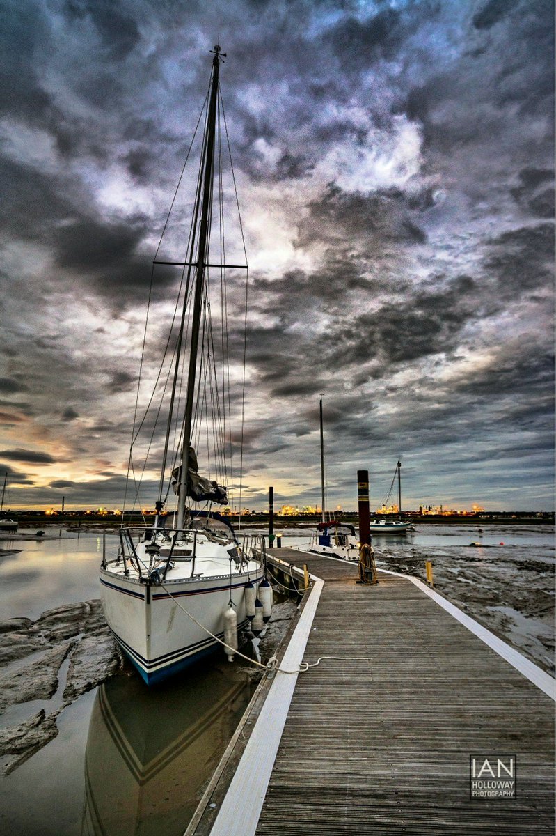 Ashlett creek <a href="/AP_Magazine/">Amateur Photographer</a> #ap_magazine @aroundhampshire <a href="/HantsLandscapes/">Hampshire Landscapes</a> <a href="/HampshireLife/">Hampshire Life</a> <a href="/thenfcommunity/">New Forest Community</a> <a href="/NewForestLiving/">New Forest Living</a> <a href="/CalshotActs/">Calshot Activities Centre</a> #sony