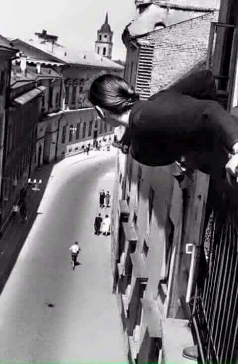 ﺣﻴﻦ ﻳﻘﺘﻠﻨﻲ ﺍﻻﺷﺘﻴﺎﻕ آلٍٍيٍٍكٍٍ وأﻓﺸﻞ ﻓﻲ ﺍﻟﻮﺻﻮﻝ ﻟﺼﻮﺕ ﺍﻧﻔﺎﺳﻚ ﺍﻟﺠﺄ ﺍﻟﻰ ﺍﻟﻮﺣﺪﻩ ﻣﻊ ﻧﺒﻀﺎﺕ ﻗﻠﺒﻲ ﻓﻬﻲ ﺗﺤﻤﻞ ﺭﻭﺣﻚ أنٍٍتٍٍ ﻭﻟﻴﺲ..... ﺭﻭﺣﻲ💔😔