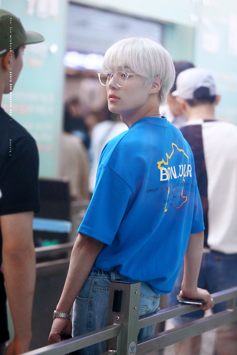 170729 ICN
오늘도 미녀기가 좋아해 ₍₍ ( ๑॔˃̶◡ ˂̶๑॓)◞💙💛
#MONSTA_X #몬스타엑스 #민혁
<a href="/OfficialMonstaX/">몬스타엑스_MONSTA X</a>
