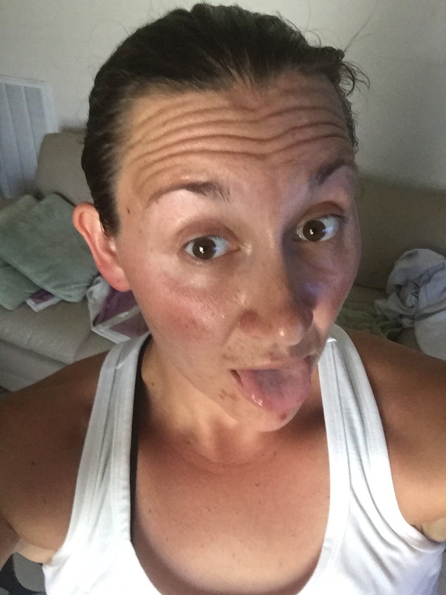 MartinaRogowsky's tweet photo. Day 1 of extra cardio done & just finished #21dfx #totalbodycardiofix & im sweating like a fountain #fitnessjourney #fitgirl #fitness https://t.co/B0ceZNow92
