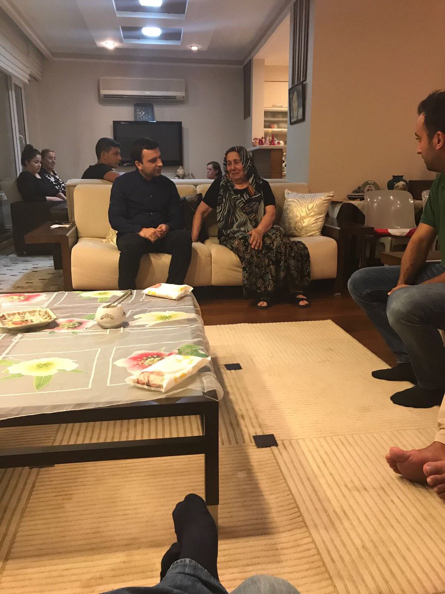 Rahmetli Hulusi Güven'in ailesine taziye ziyaretindeyiz. Merhuma Allah'tan rahmet diliyoruz...