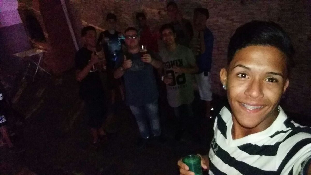 MeDerrubaOFC's tweet photo. Melhor produção #MeDerruba https://t.co/l0gcyuEF3N
