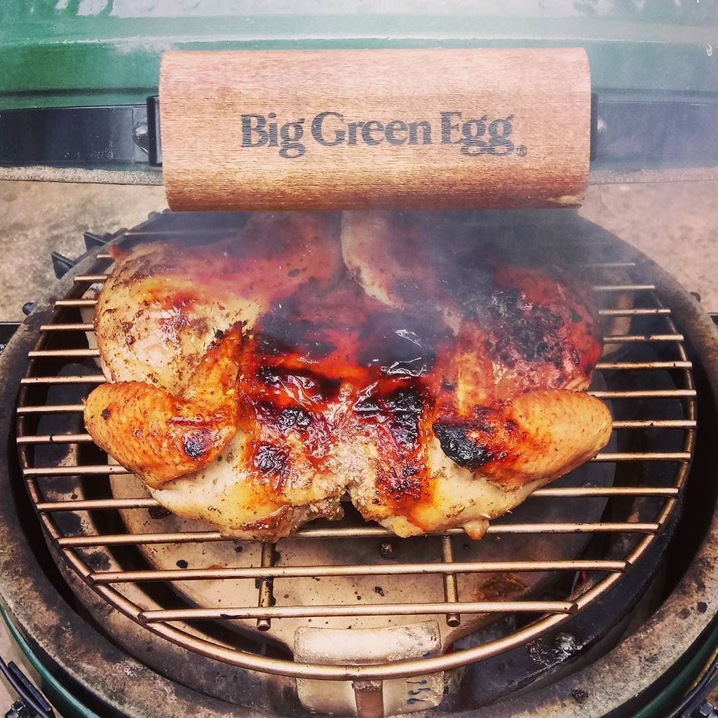 privateerprod's tweet photo. Chicken, a practice cook ahead of the BBQ comp @pengrillie this weekend. Can go heavier on the rub. Awesome bird f… https://t.co/iLX89093Tw https://t.co/kroQZui20p