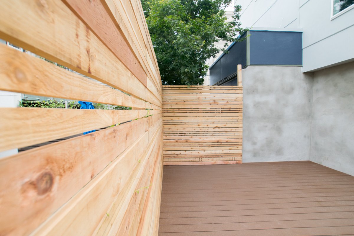 Evolve_Build's tweet image. Monday: Meet the sexy-looking huge deck easily accessible from the kitchen!😍#EvolveBuild #HomeDesign #Summer #Architecture #Deck #House