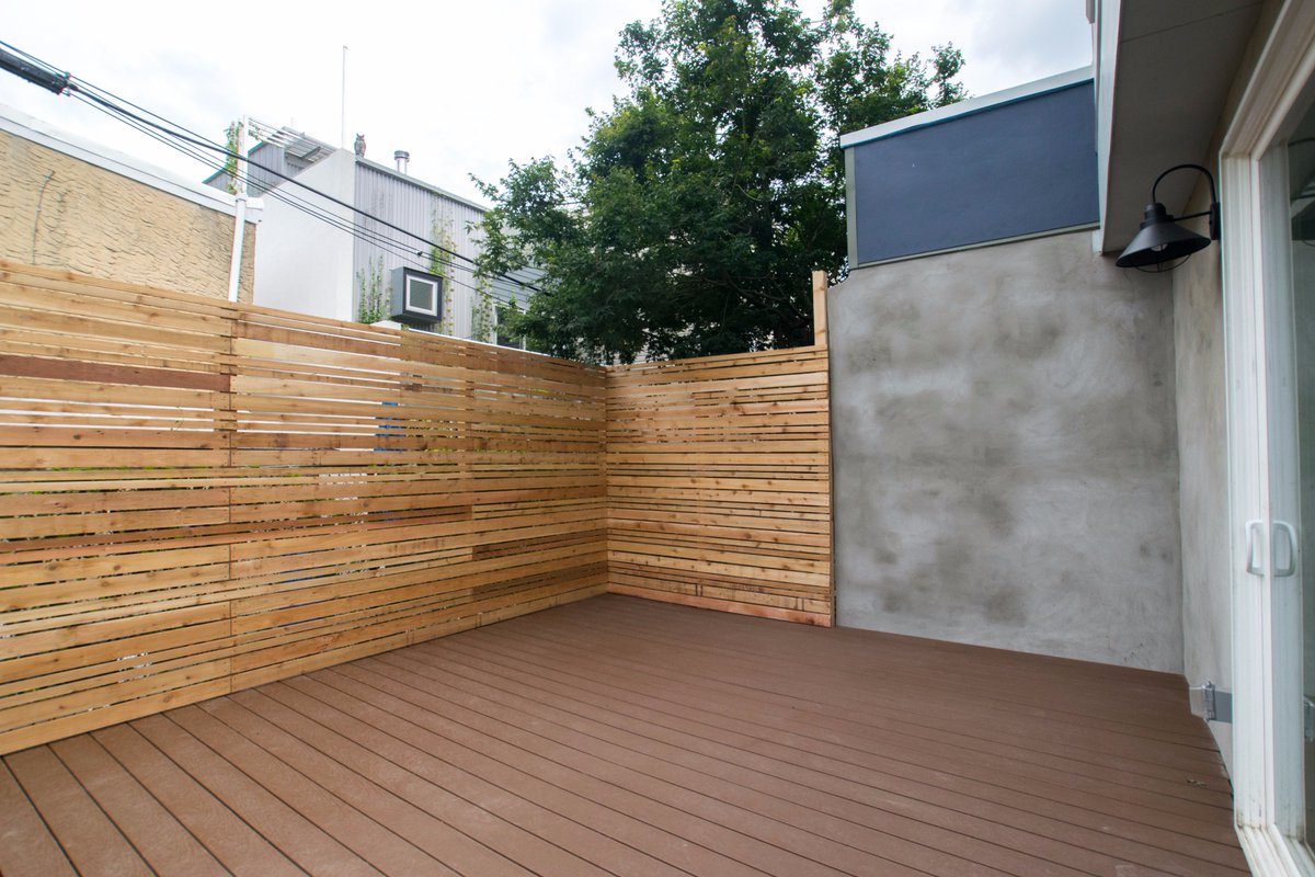 Evolve_Build's tweet image. Monday: Meet the sexy-looking huge deck easily accessible from the kitchen!😍#EvolveBuild #HomeDesign #Summer #Architecture #Deck #House