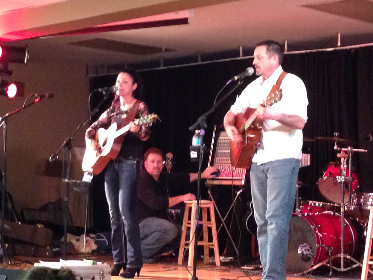 clicher3's tweet photo. Fri. Aug. 4th , 7-10 pm @ Whitewater Brewery in Cobden. Cold beer, great food &amp; IN 2 HARMONY  live music. Book a table! https://t.co/BSeTcBvLbt
