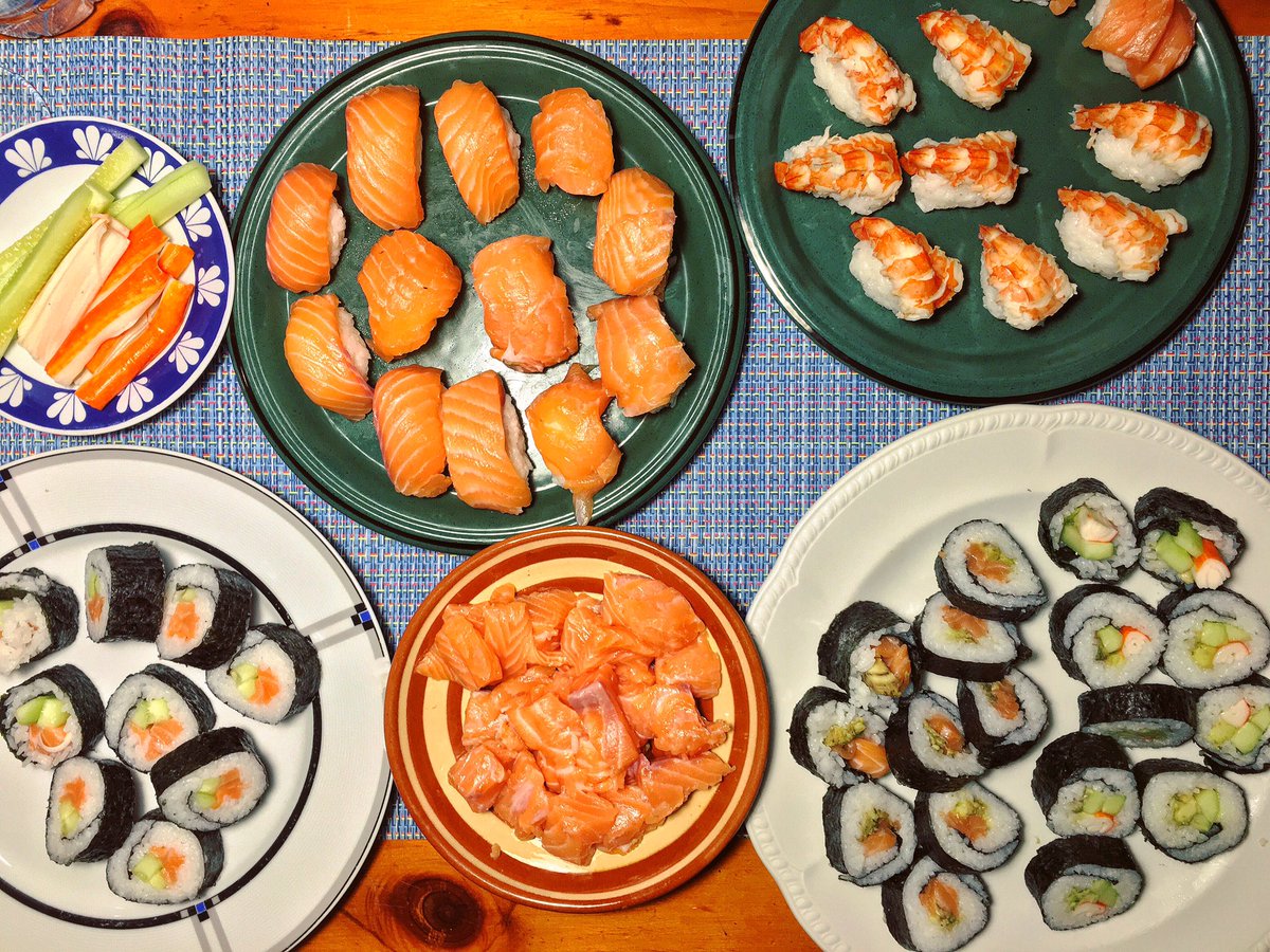 🍣 SUSHING 🍱
Taller privado de #Sushi 🍣
#Itadakimasu | いただきます 🇯🇵
#JapaneseFood #JapaneseCuisine #maki #nigiri #ElsGolafres