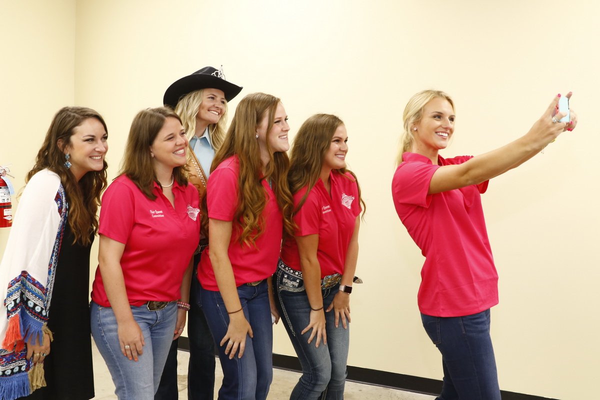 fbcfair's tweet photo. All Queens! #royalty #tradition #fbcfair https://t.co/CDBznK8E41