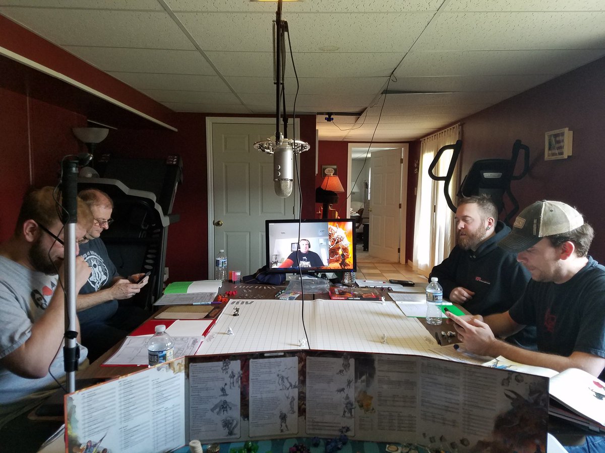 GravyKingpin's tweet photo. I have an awesome group to play DnD with @Dirtybombz_ @NickHardJaw1 @morzanzw @BigBabyMoose @VirginiaR33l #DnD #feartheboot https://t.co/15tWt1kq9A