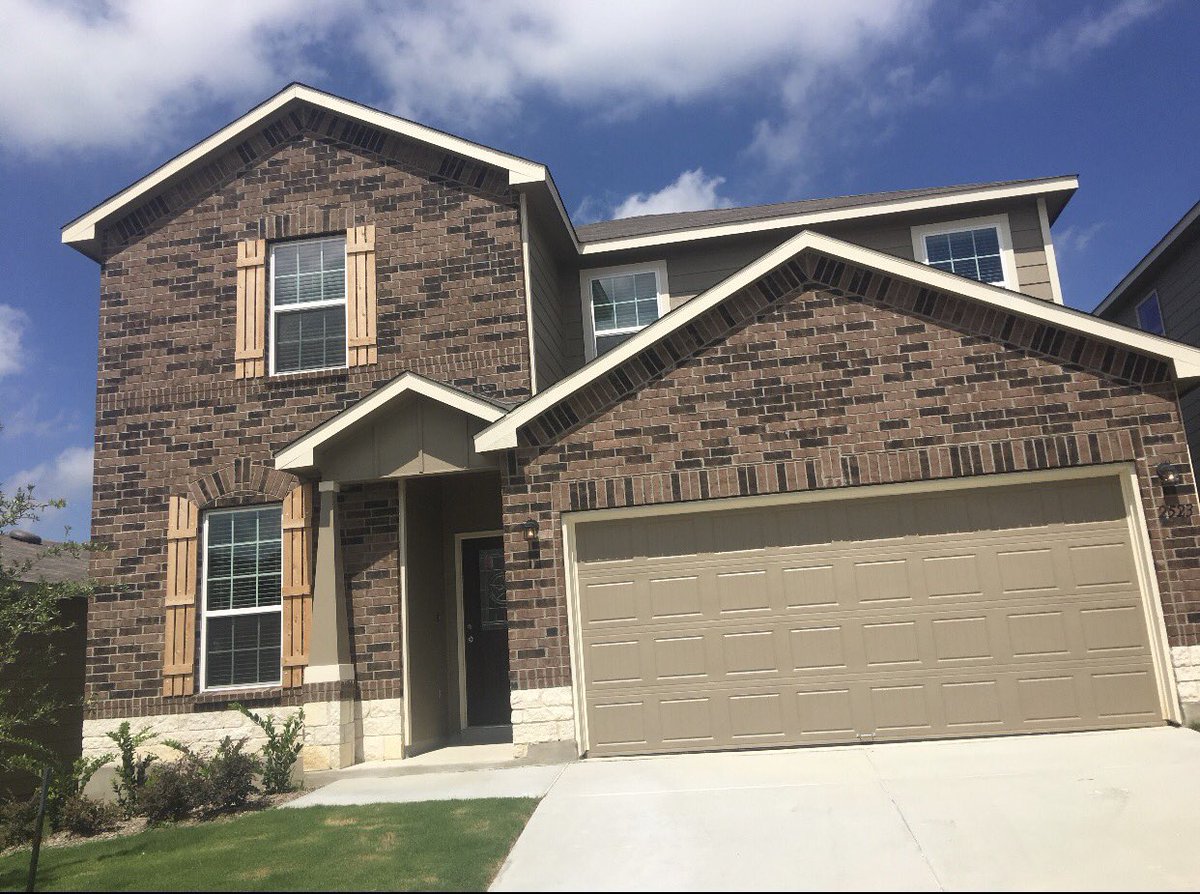 crystohhhh's tweet photo. Finally home owners w/my lover💑🏠 https://t.co/JbT3RMp1Yr
