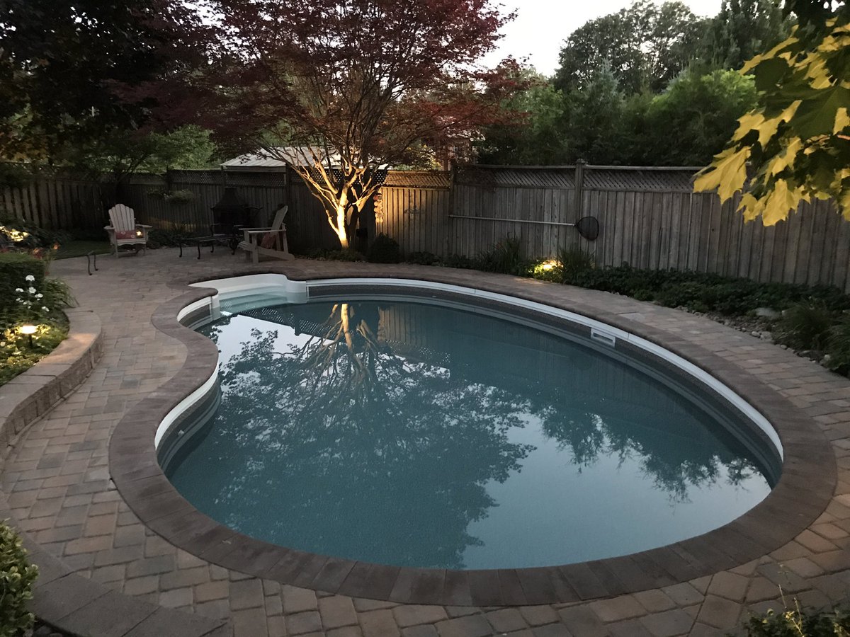 HornerWorx's tweet photo. @techobloc Parisian when the sun goes down starts to really show its potential. These clients love there new #poolscape https://t.co/UMPTT7IaCU