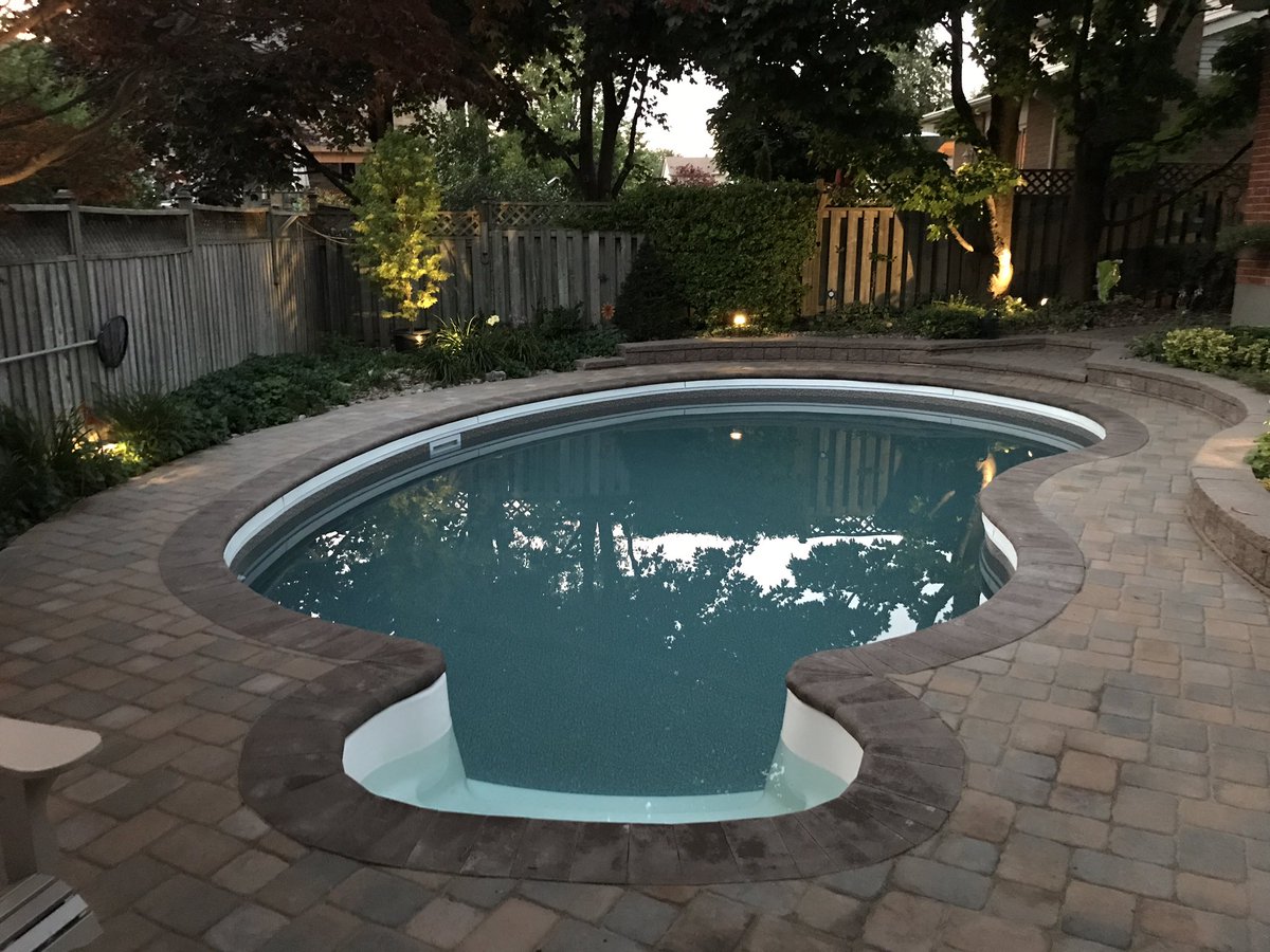 HornerWorx's tweet photo. @techobloc Parisian when the sun goes down starts to really show its potential. These clients love there new #poolscape https://t.co/UMPTT7IaCU