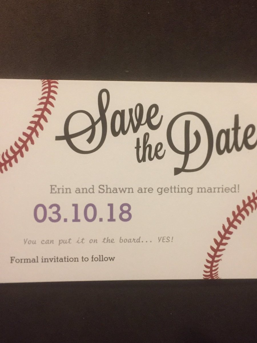 whitesox3556's tweet photo. The bride, that's me, just might be a @whitesox fan #hawkism https://t.co/0qgItxBWAH