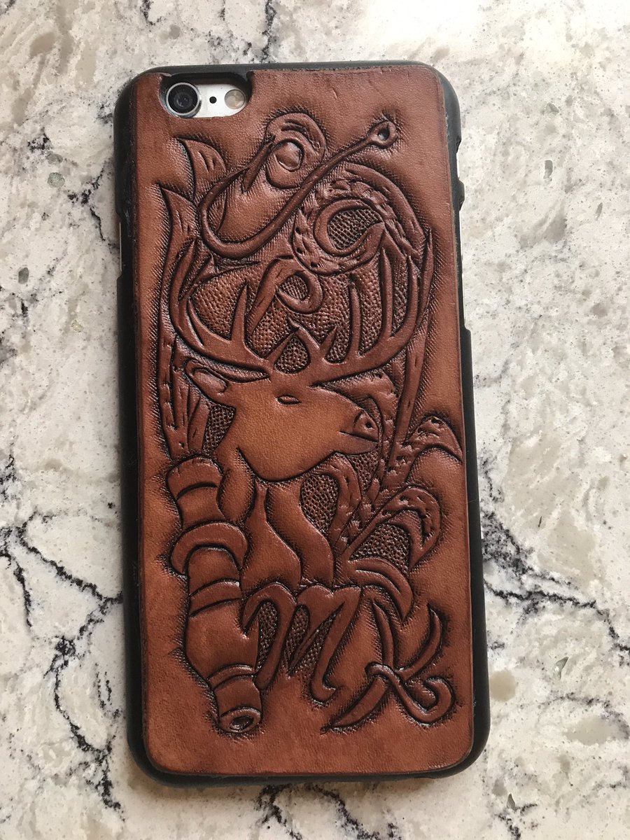 FlyingGRanch's tweet photo. Took a little time to make my new son-in-law a phone case. #saddlemaker #leather https://t.co/nyxzXHtvdi