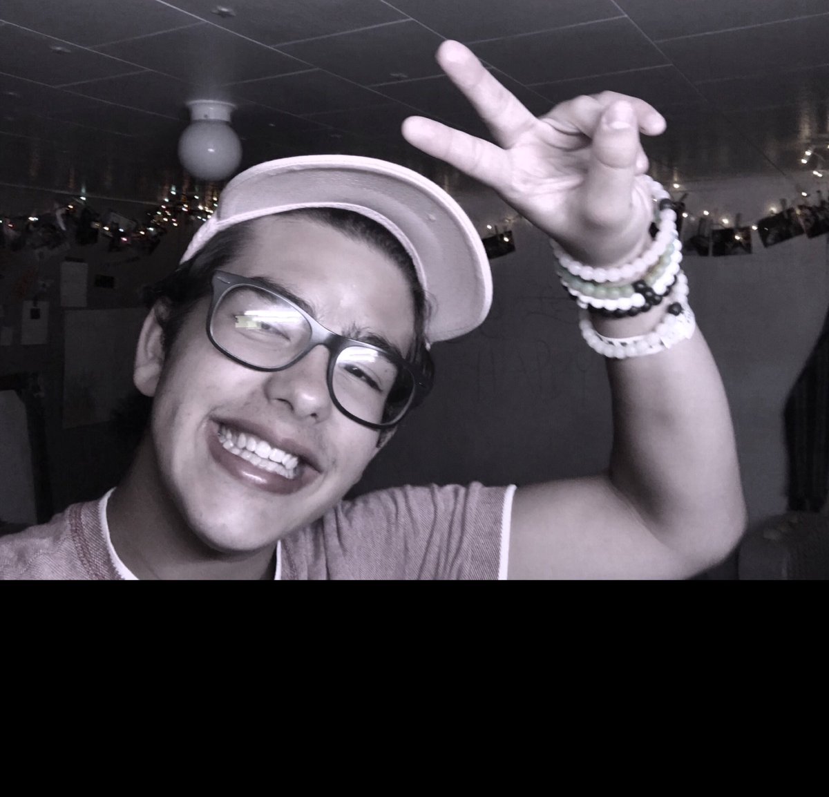 velvetethan's tweet image. "My life's invested in bein' a fuckin' legend" :) BE HAPPY BC ITS TUESDAYYYYYYY 
#TuesdaySelfie