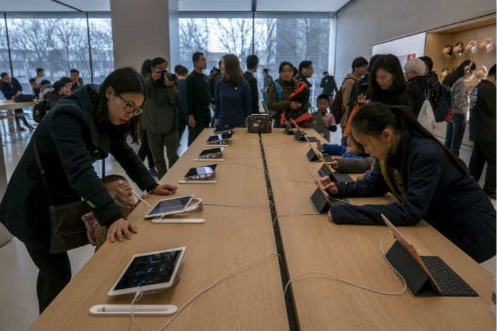 caixin's tweet image. Apple’s Removal of VPNs From China App Store Continues Internet Tightening #Apple #VPN #cyberregulation bit.ly/2vcxkvu