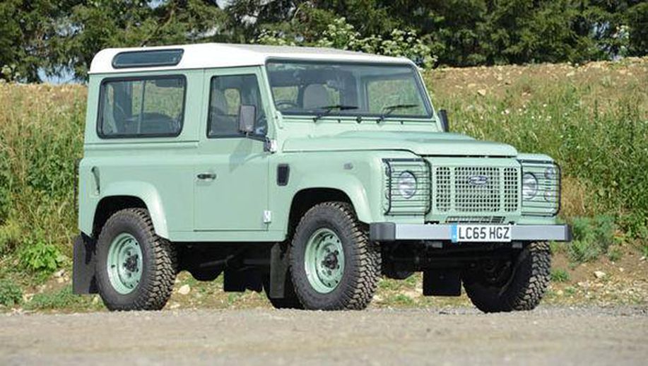 Land Rover Defender Mr. Bean Dilelang, Harganya Lebih Mahal detik.id/6VkRUn via <a href="/detikoto/">detikoto</a>