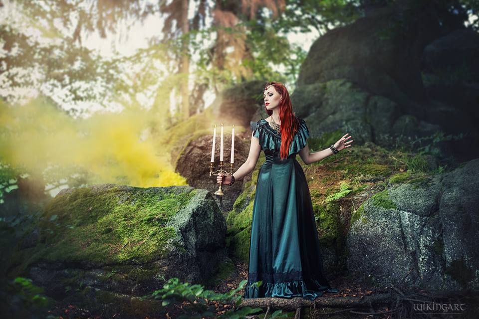 VictorianChoice's tweet photo. Forest nymph meets Red Queen 💓. WikingArt showing us the beauty of Nature's color palette in our gown 127 🌿. Shop at https://t.co/CLdxSyBFkI https://t.co/jJSs5OkGtj