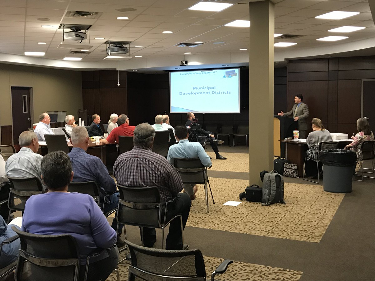 SweetwaterTXedc's tweet photo. Joint meeting at #TSTC with the #SweetwaterCityCommission & #SweetwaterEconomicDevelopment discussing #MDD. #progess #ecodev #qualityoflife https://t.co/Pu0izThTc0