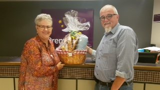 Winners of our summer hamper for gosh! Looking very happy with their prosseco picnic 🍾 <a href="/JohnCEnglish1/">John English</a>  <a href="/karinholmes63/">Karin</a> <a href="/GreatOrmondSt/">Great Ormond Street Hospital for Children</a>