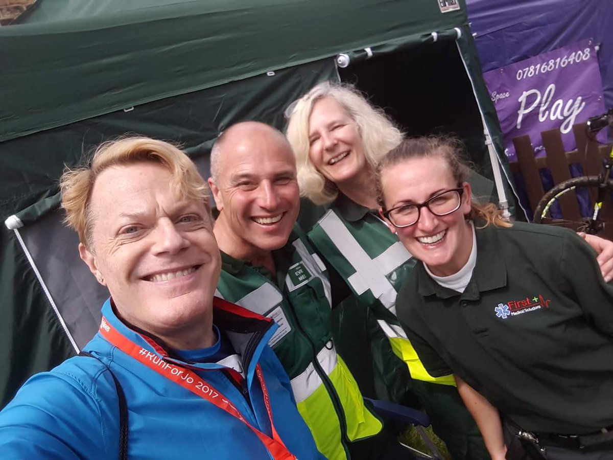 1stplusmedical's tweet photo. The Event Medical Team with @eddieizzard at #RunForJo 

https://t.co/N94iEFnbfu https://t.co/EfFk3HeKUD