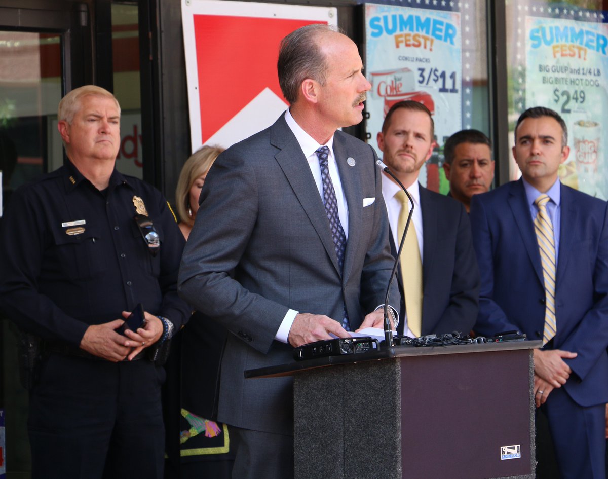 ABQiteam's tweet photo. .@Mayor_Berry and @BerncoDa join law enforcement, private sector to announce new Security Camera Analytical Network (SCAN) #iteams https://t.co/Oa12GhI5Z1