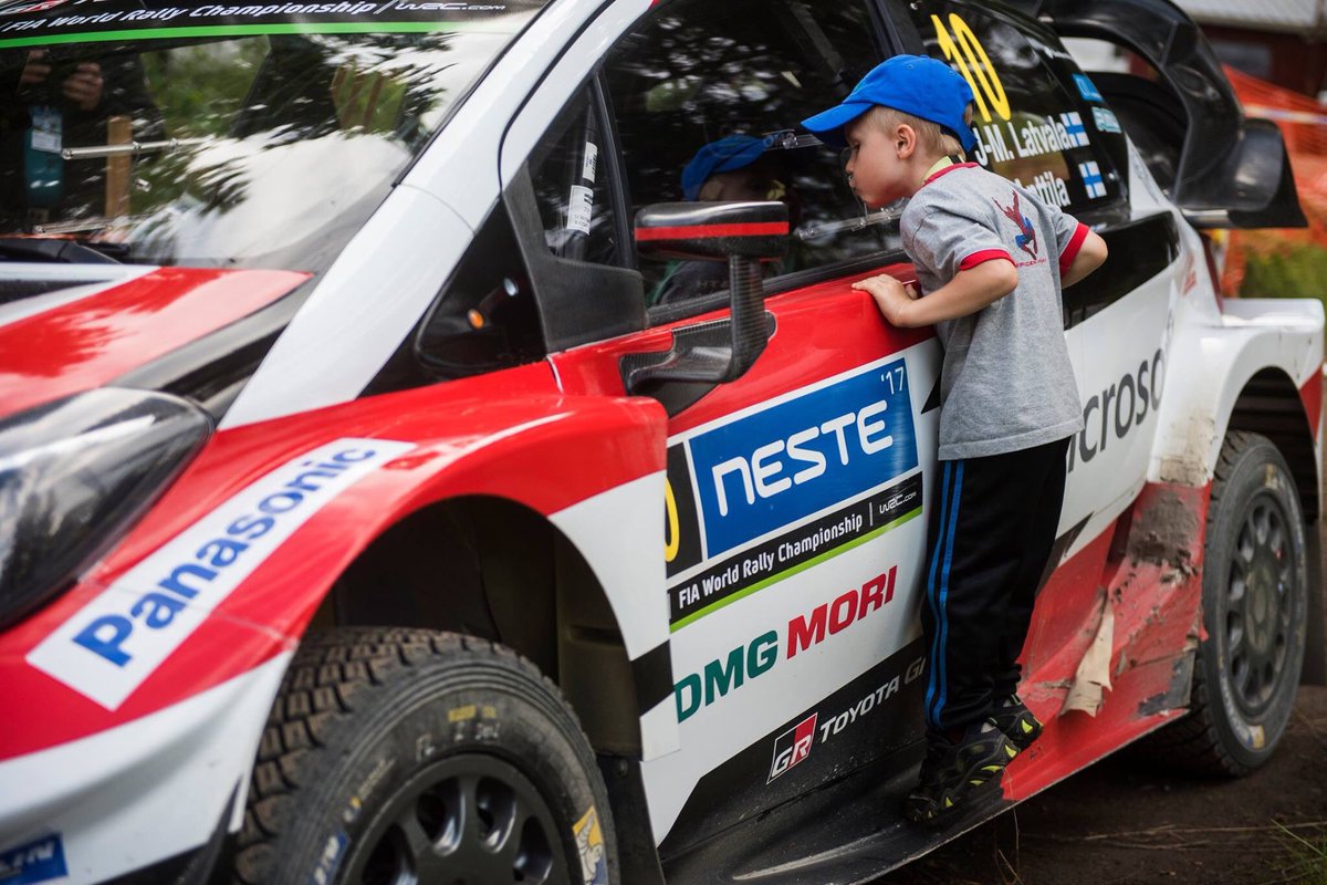 BrendoRally's tweet photo. These two pics from @RallyFinland 2017 is what's it's all about. https://t.co/PSNSD1aTT7