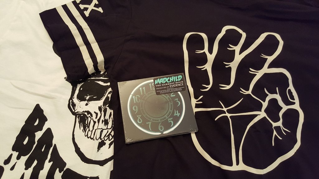 SDizzyDoRight's tweet photo. Shouts to the general @MadChild57 ...finally got my preorder in with other stuff #BaxWarFam #Swollen 👌👌👌👌 https://t.co/nGn2t8x72m