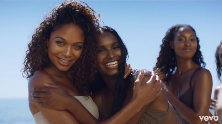 Melanin_Squad's tweet photo. And when we see each other Issa squad🙋🏽💁🏽 #blackgirlsarelit #BlackGirlMagic #Melaninpoppin #MelaninMonday #darkskingirls #somethingtellsme https://t.co/ojCoxnGie8