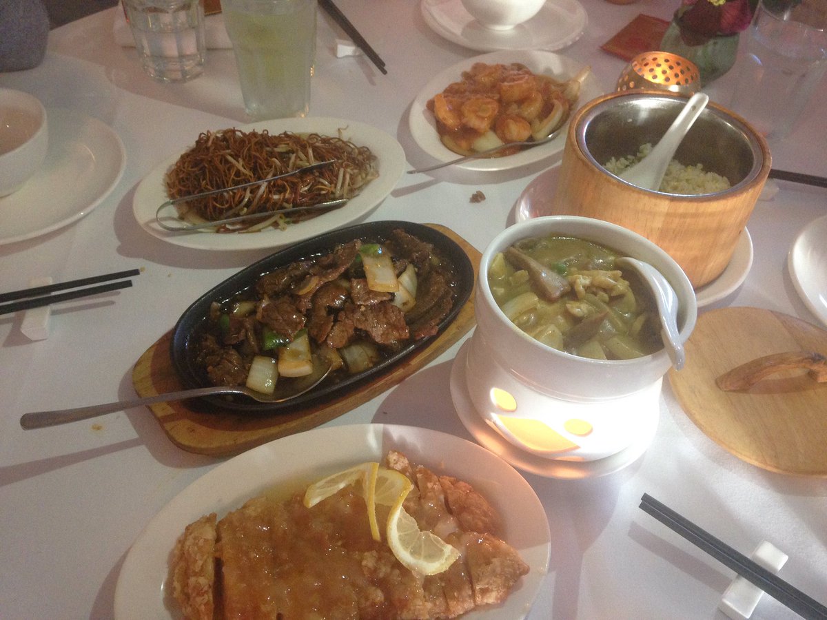 Delicious Chinese food at <a href="/ChardeOriental/">Charde Oriental</a> #Nottingham particularly enjoyed the duck pancakes &amp; lemon chicken! #JeremysFoodTour