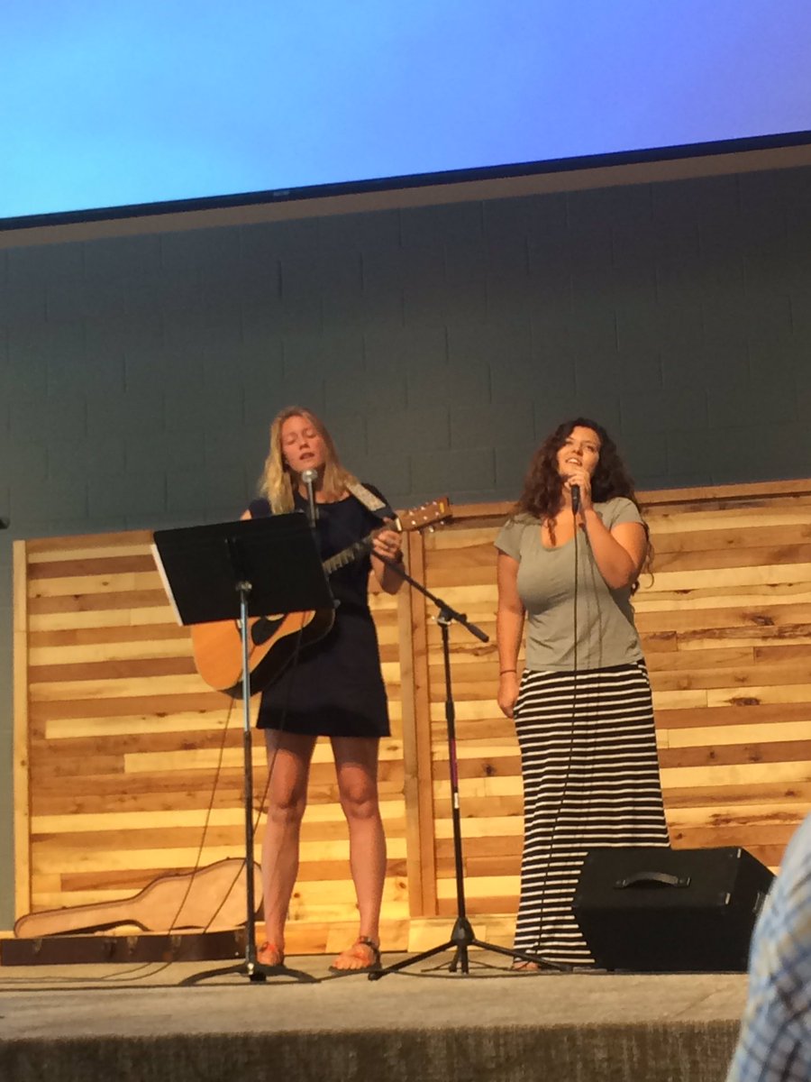 2radmads's tweet photo. HAPPY BIRTHDAY TO THIS BEAUTY. thanks for always praising Jesus with me and for giving me hugs and studying with me and for being  a light. https://t.co/5Kmb6kN3dZ