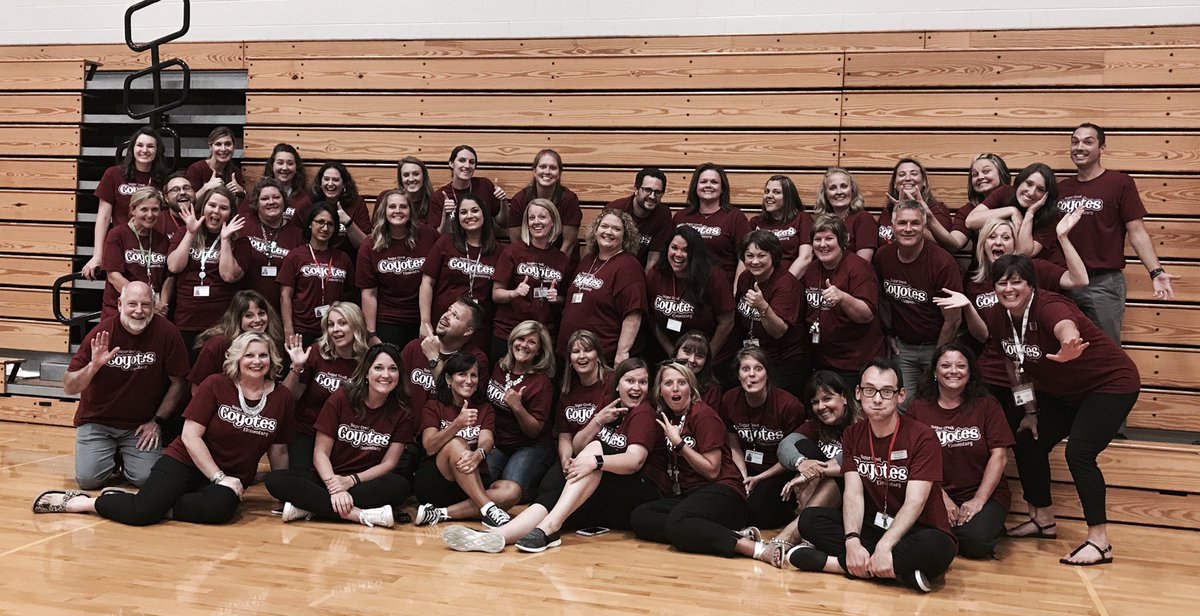 SCEPrincipal's tweet photo. 2017-18 Sugar Creek Teachers!  #funstaff #scefamily #newpalproud https://t.co/jxgty6ZOmO