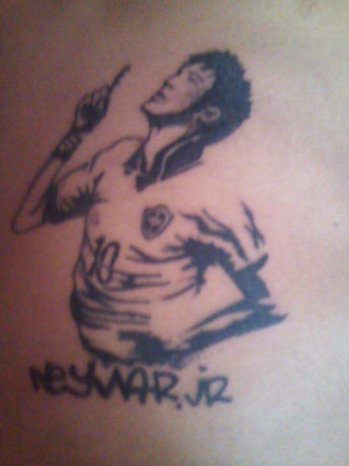 Christian_NeyJr's tweet photo. Depois de eu fazer isso pro CR o CR nem sabe quem eu sou ae o CR vai e que sai do meu time de coração nao. To MT bolado namoral @neymarjr 😢😠 https://t.co/jzJSyMKgcc